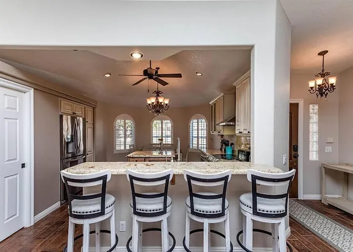 Style Living W/ Pool, Spa, Games Dom wakacyjny Lake Havasu City