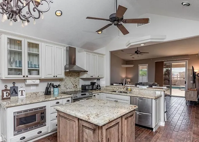 Style Living W/ Pool, Spa, Games Dom wakacyjny Lake Havasu City